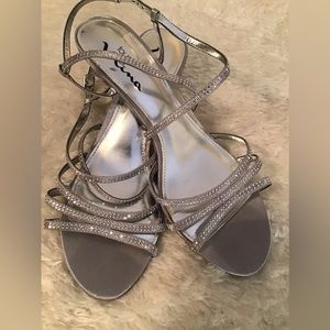 Women’s size 9.5 touch of Nina silver sandals heels
